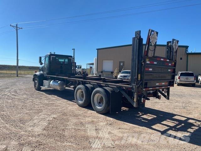 Peterbilt 330 Camion con sponde ribaltabili