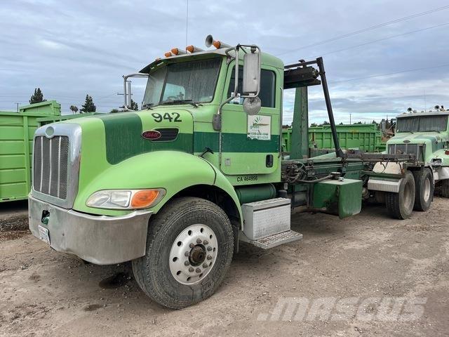 Peterbilt 330 Camion con gancio di sollevamento