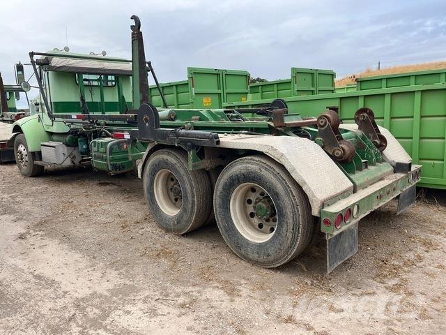 Peterbilt 330 Camion con gancio di sollevamento
