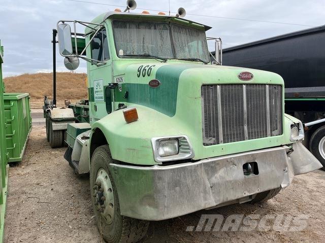 Peterbilt 330 Camion con gancio di sollevamento