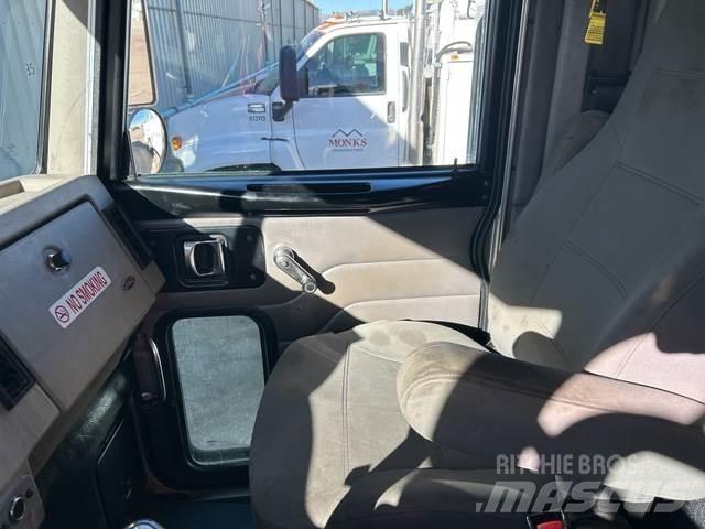 Peterbilt 335 Cisterna