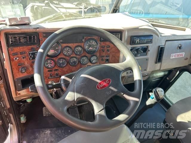 Peterbilt 335 Cisterna