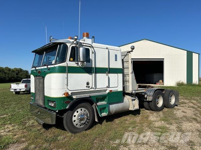 Peterbilt 362 Cabine e interni