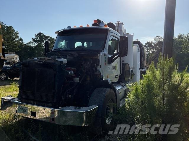 Peterbilt 567 Escavatori cingolati