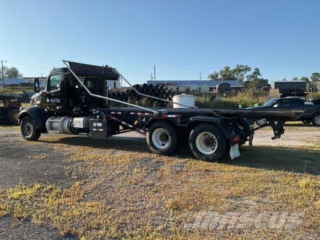 Peterbilt 567 Camion con cassone scarrabile
