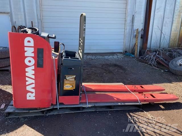 Raymond 19 Transpallet elettrici a timone