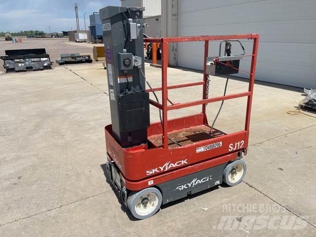 SkyJack SJ12 Sollevatori verticali