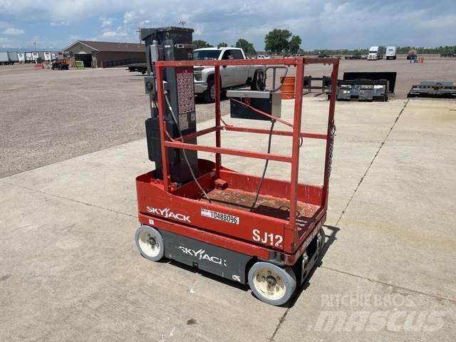 SkyJack SJ12 Sollevatori verticali