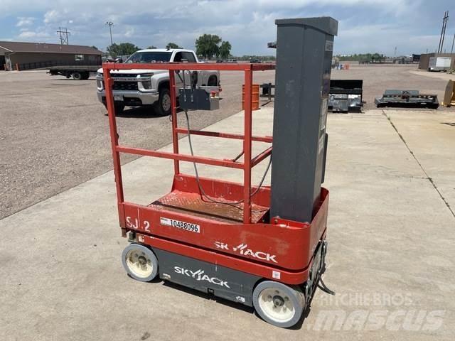 SkyJack SJ12 Sollevatori verticali