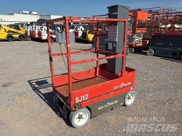 SkyJack SJ12 Sollevatori verticali