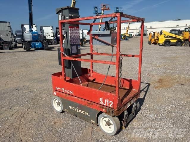 SkyJack SJ12 Sollevatori verticali
