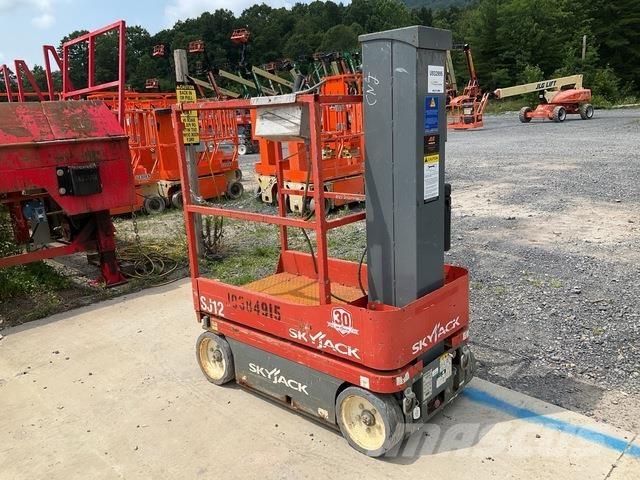 SkyJack SJ12 Sollevatori verticali