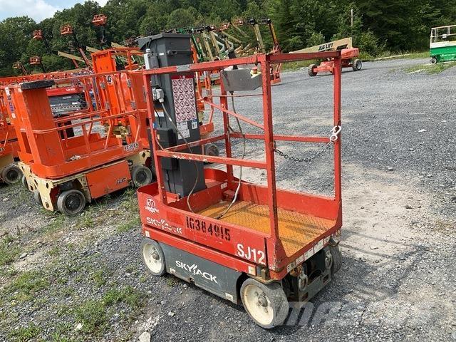 SkyJack SJ12 Sollevatori verticali
