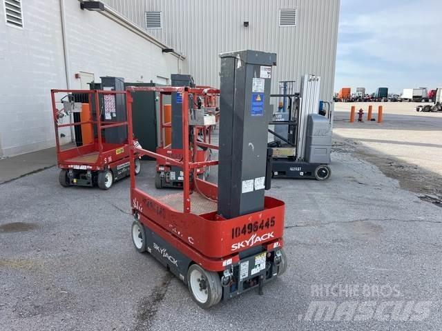 SkyJack SJ12 Sollevatori verticali