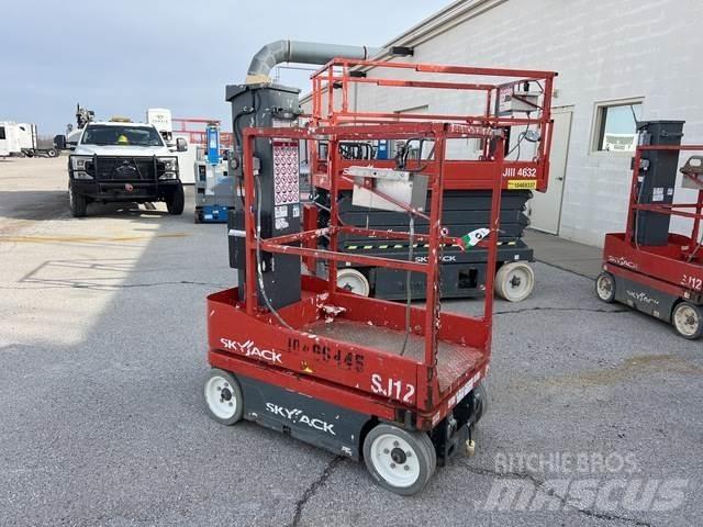 SkyJack SJ12 Sollevatori verticali