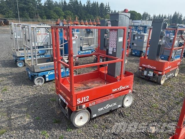 SkyJack SJ12 Sollevatori verticali