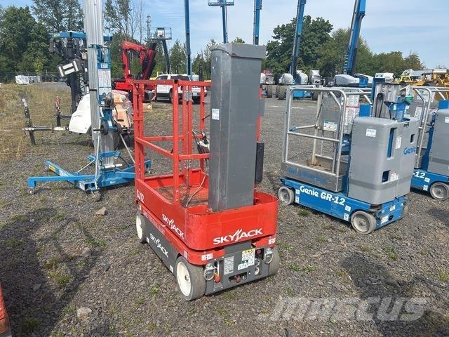 SkyJack SJ12 Sollevatori verticali