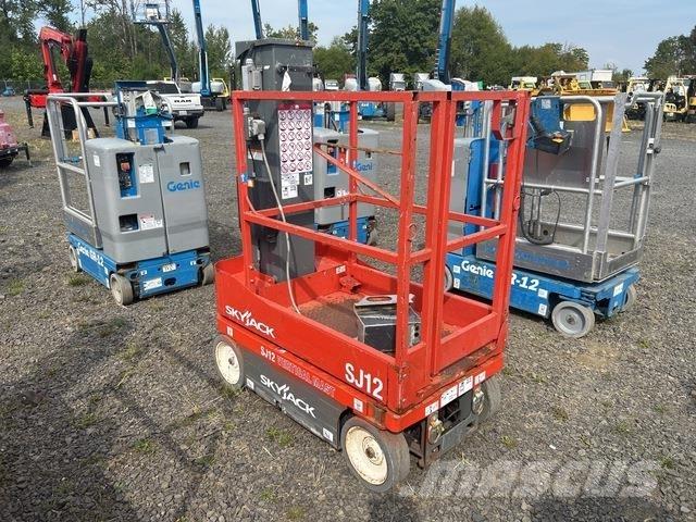 SkyJack SJ12 Sollevatori verticali