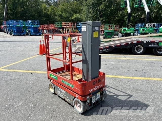SkyJack SJ12 Sollevatori verticali