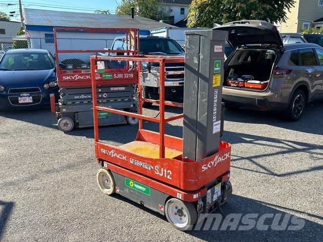 SkyJack SJ12 Sollevatori verticali