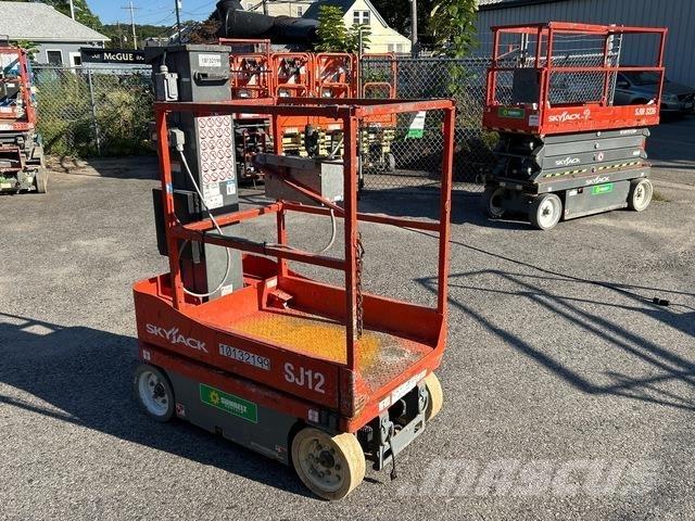 SkyJack SJ12 Sollevatori verticali