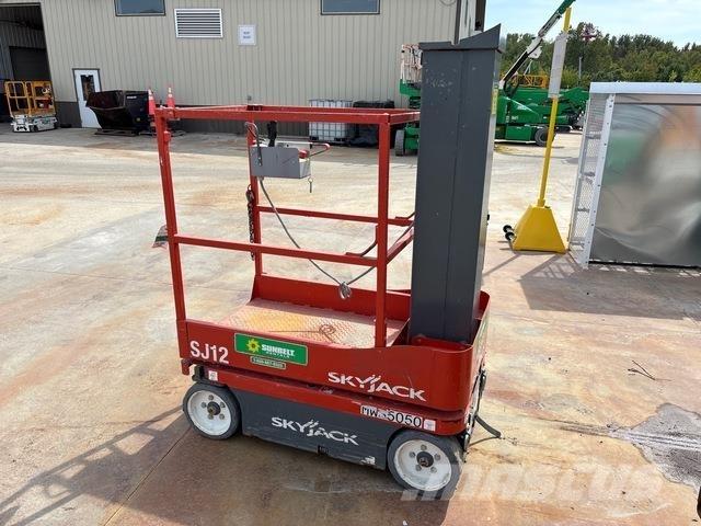 SkyJack SJ12 Sollevatori verticali