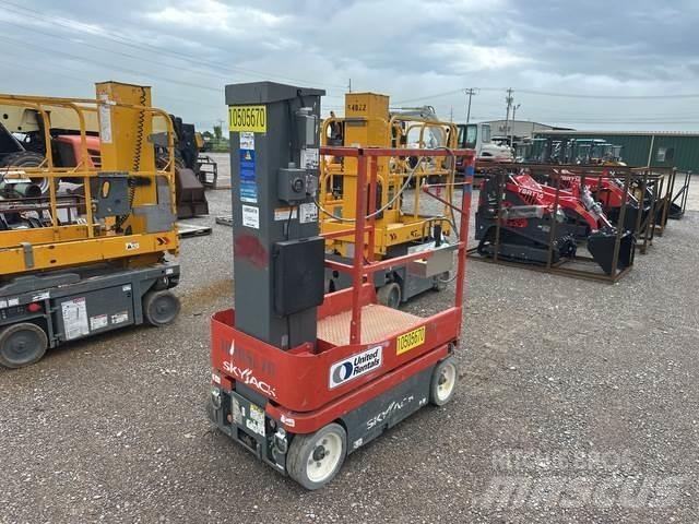 SkyJack SJ16 Sollevatori verticali