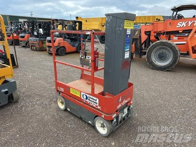 SkyJack SJ16 Sollevatori verticali