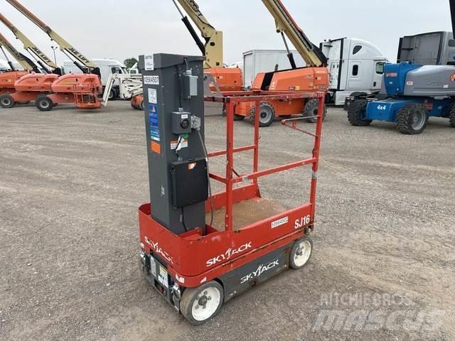 SkyJack SJ16 Sollevatori verticali