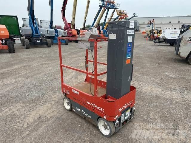 SkyJack SJ16 Sollevatori verticali