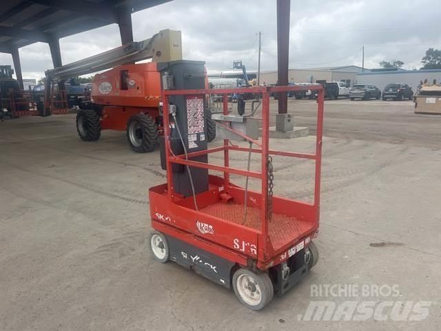 SkyJack SJ16 Sollevatori verticali