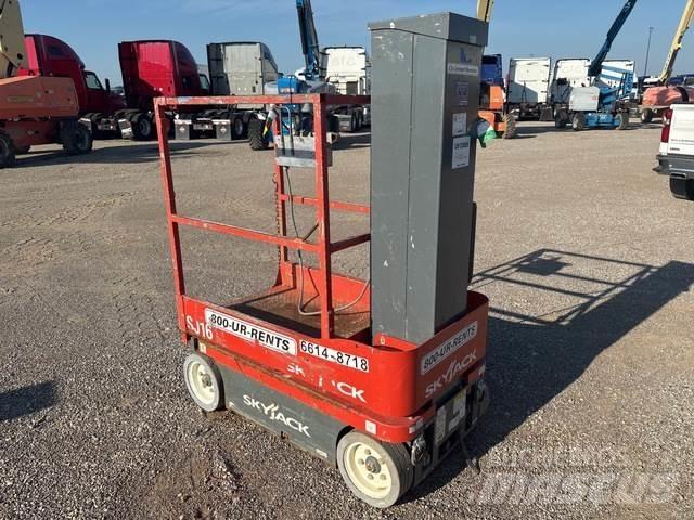 SkyJack SJ16 Sollevatori verticali