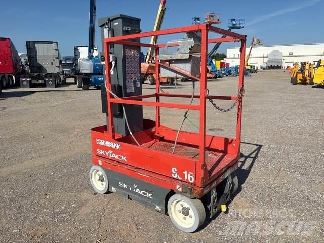 SkyJack SJ16 Sollevatori verticali