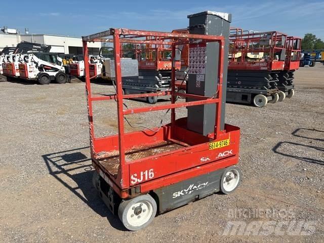 SkyJack SJ16 Sollevatori verticali