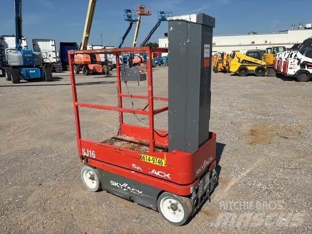 SkyJack SJ16 Sollevatori verticali