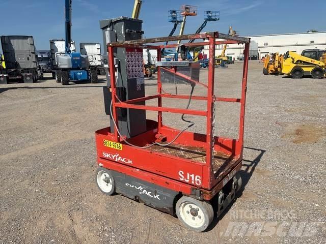 SkyJack SJ16 Sollevatori verticali