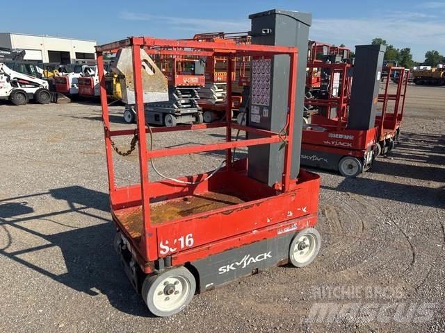 SkyJack SJ16 Sollevatori verticali