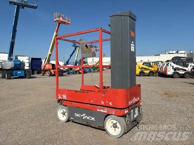 SkyJack SJ16 Sollevatori verticali