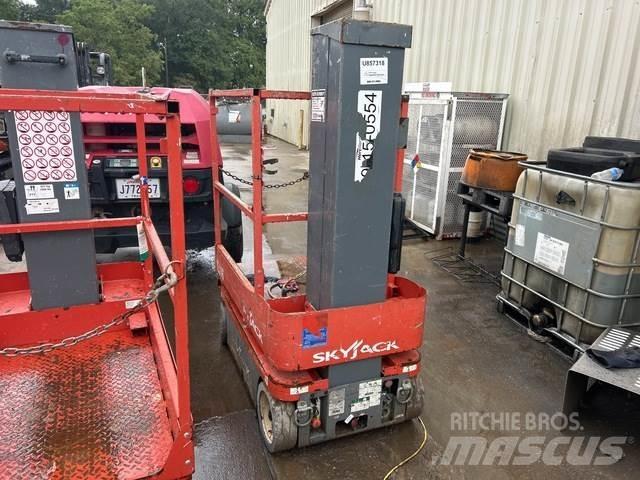 SkyJack SJ16 Sollevatori verticali