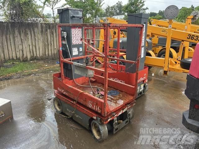 SkyJack SJ16 Sollevatori verticali