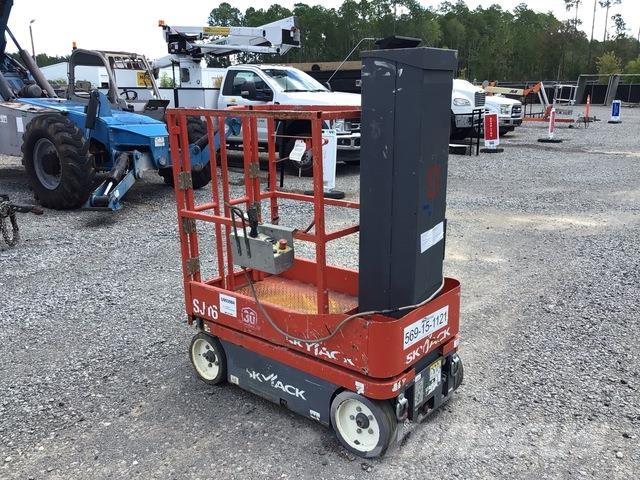 SkyJack SJ16 Sollevatori verticali