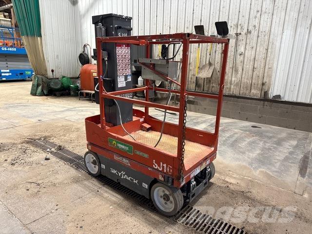 SkyJack SJ16 Sollevatori verticali