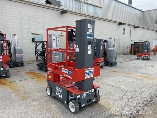 SkyJack SJ20E Sollevatori verticali
