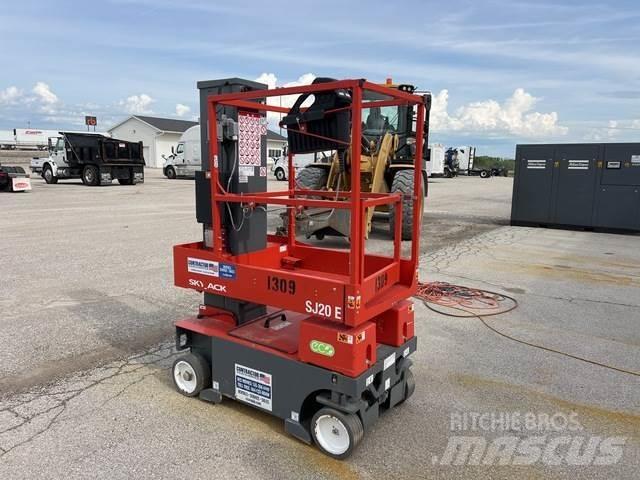 SkyJack SJ20E Sollevatori verticali