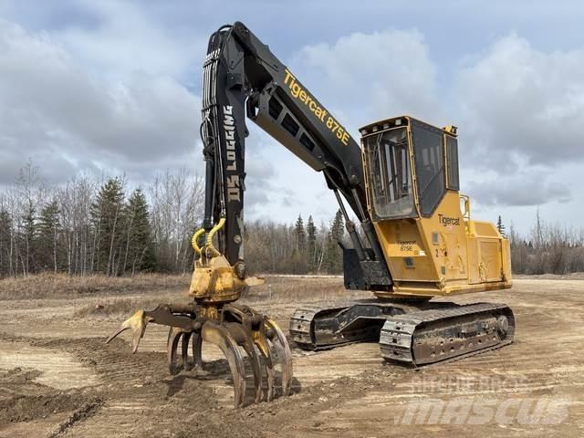 Tigercat 875E Caricatronchi con base su rimorchio