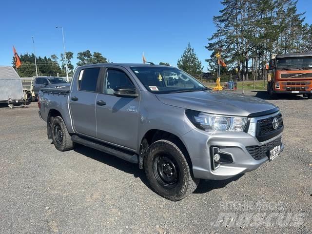 Toyota HiLux Pick up/Fiancata ribaltabile