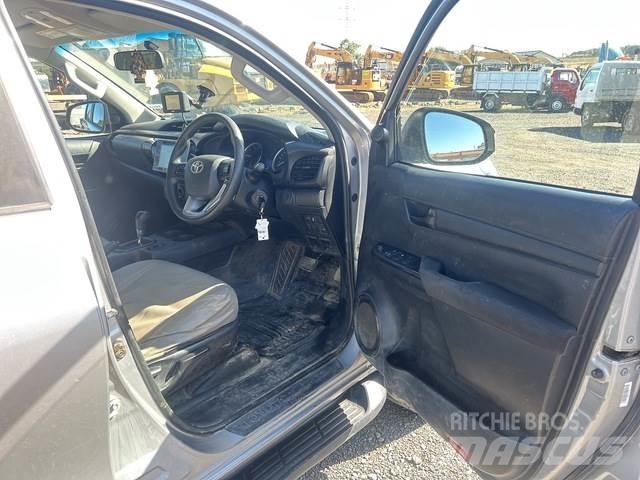 Toyota HiLux Pick up/Fiancata ribaltabile