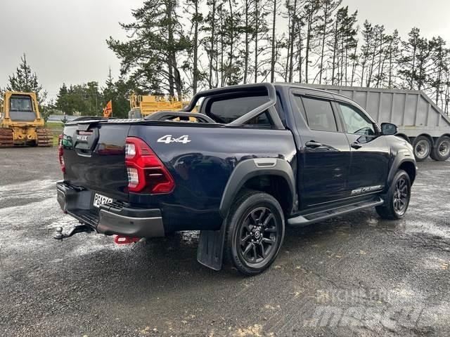 Toyota HiLux Pick up/Fiancata ribaltabile