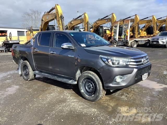 Toyota HiLux Pick up/Fiancata ribaltabile
