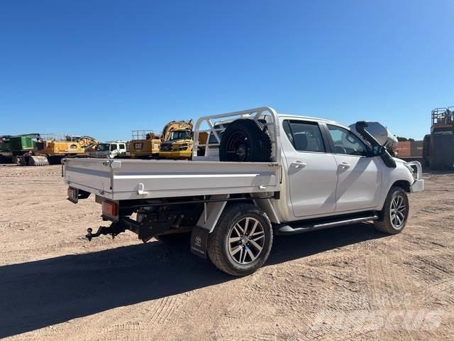 Toyota Hilux Pick up/Fiancata ribaltabile